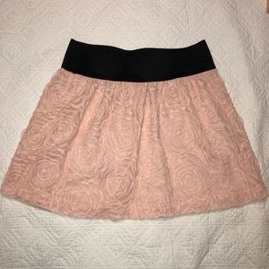 💛 Blush Pink Rosette Skirt M